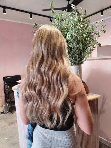 Highlights and balayage hair colour Byron Bay